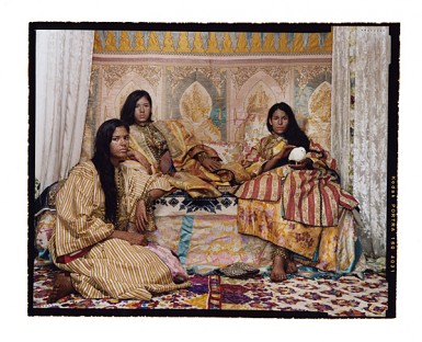 Lalla Essaydi “Harem Revisited #36” Chromogenic print mounted to aluminum with a UV protective laminate, dimensions variable, 2012. © Lalla Essaydi, New York / Courtesy Edwynn Houk Gallery, New York.